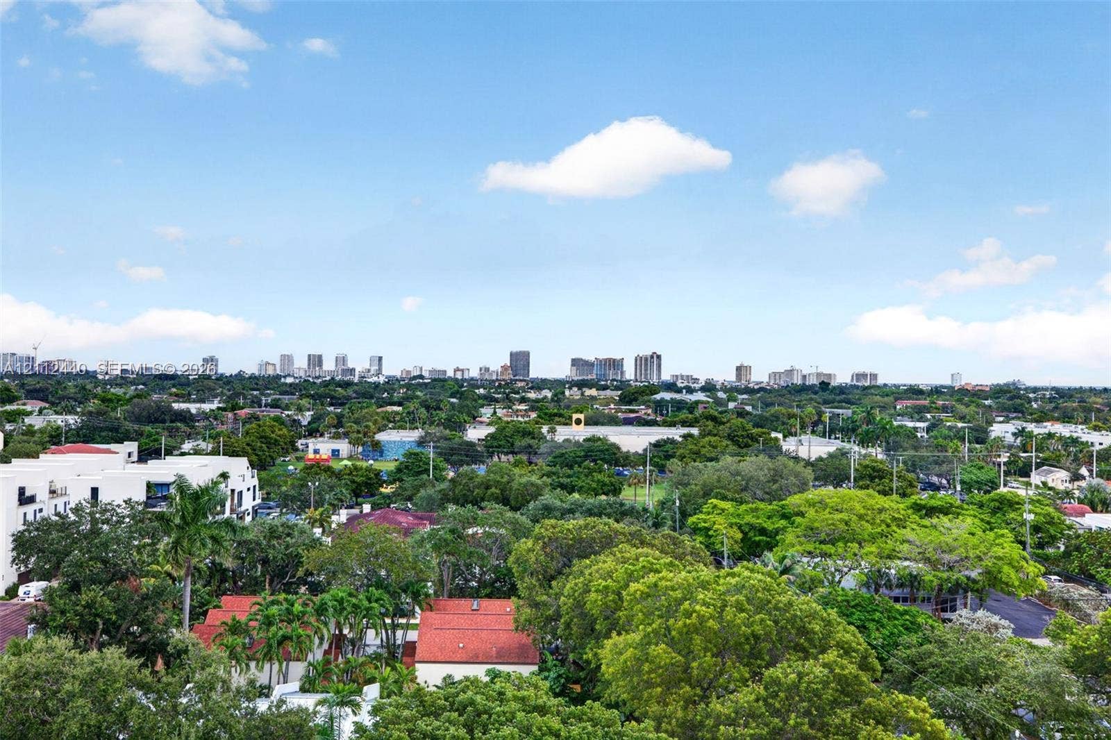 110 N Federal Highway, #914, Fort Lauderdale, FL 33301 Panoramic skyline, mature tree canopy, and expansive horizon
