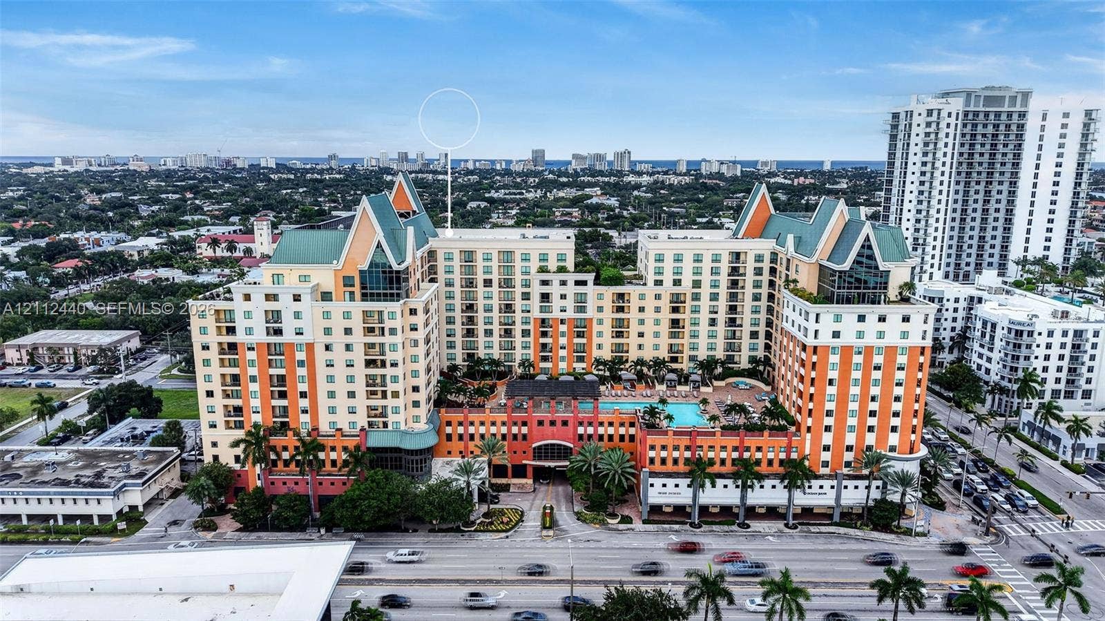 110 N Federal Highway, #914, Fort Lauderdale, FL 33301 Waverly on the corner of US1 & Broward Blvd. Downtown to the right, beach straight behind - elevated outdoor swimming pool