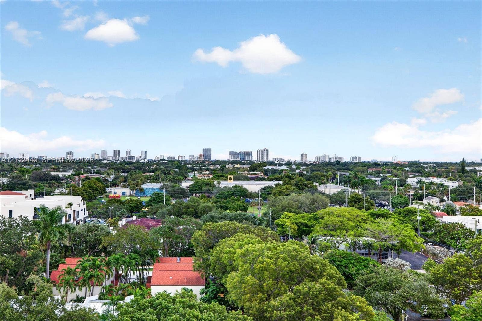 110 N Federal Highway, #914, Fort Lauderdale, FL 33301 Elevated cityscape horizon featuring lush mature tree canopy and sprawling suburban surroundings