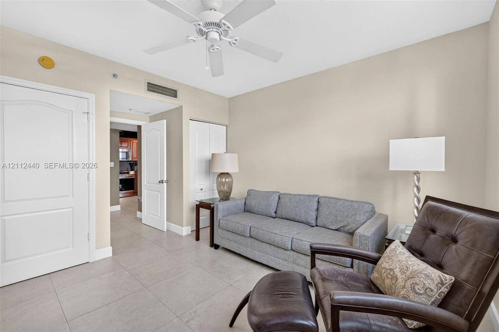 110 N Federal Highway, #914, Fort Lauderdale, FL 33301 Neutral-toned interior featuring large-format flooring & 2 closets