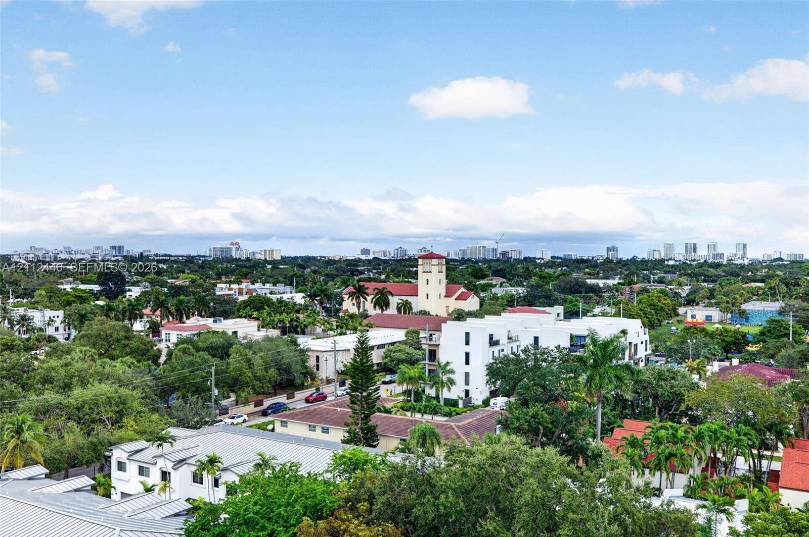 110 N Federal Highway, #914, Fort Lauderdale, FL 33301 Elevated perspective featuring expansive neighborhood scenery, mature canopy trees, and distinctive regional architecture