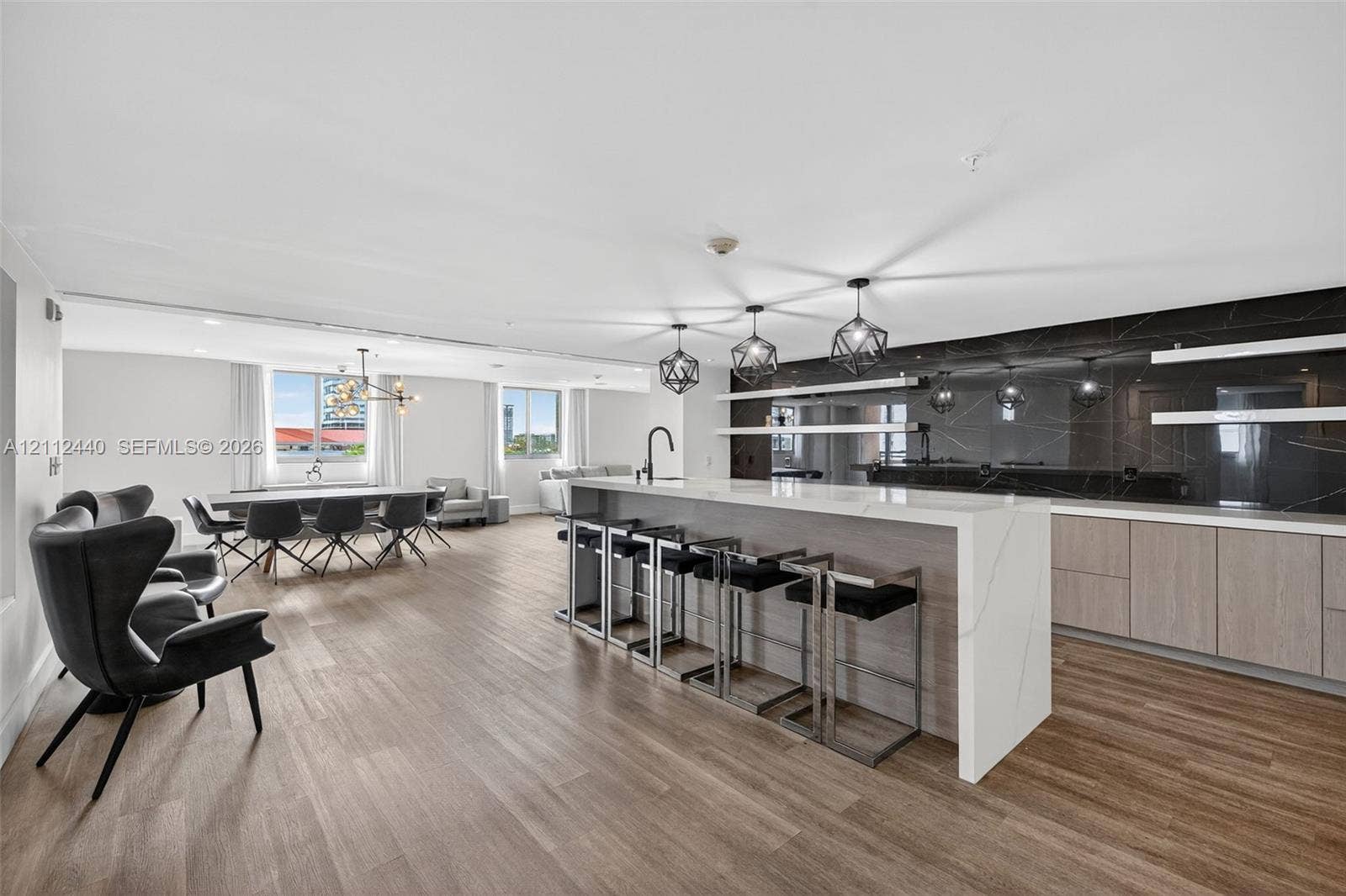 110 N Federal Highway, #914, Fort Lauderdale, FL 33301 Open-concept community room w/ kitchen