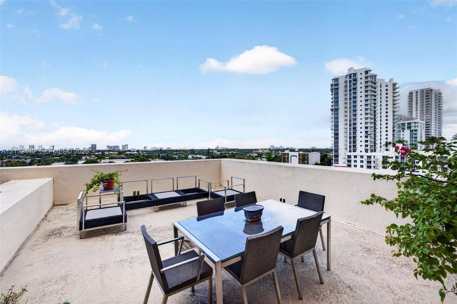 110 N Federal Highway, #914, Fort Lauderdale, FL 33301 Huge terrace w/ views to the south and east to see downtown and beach condos - over the top of Victoria Park