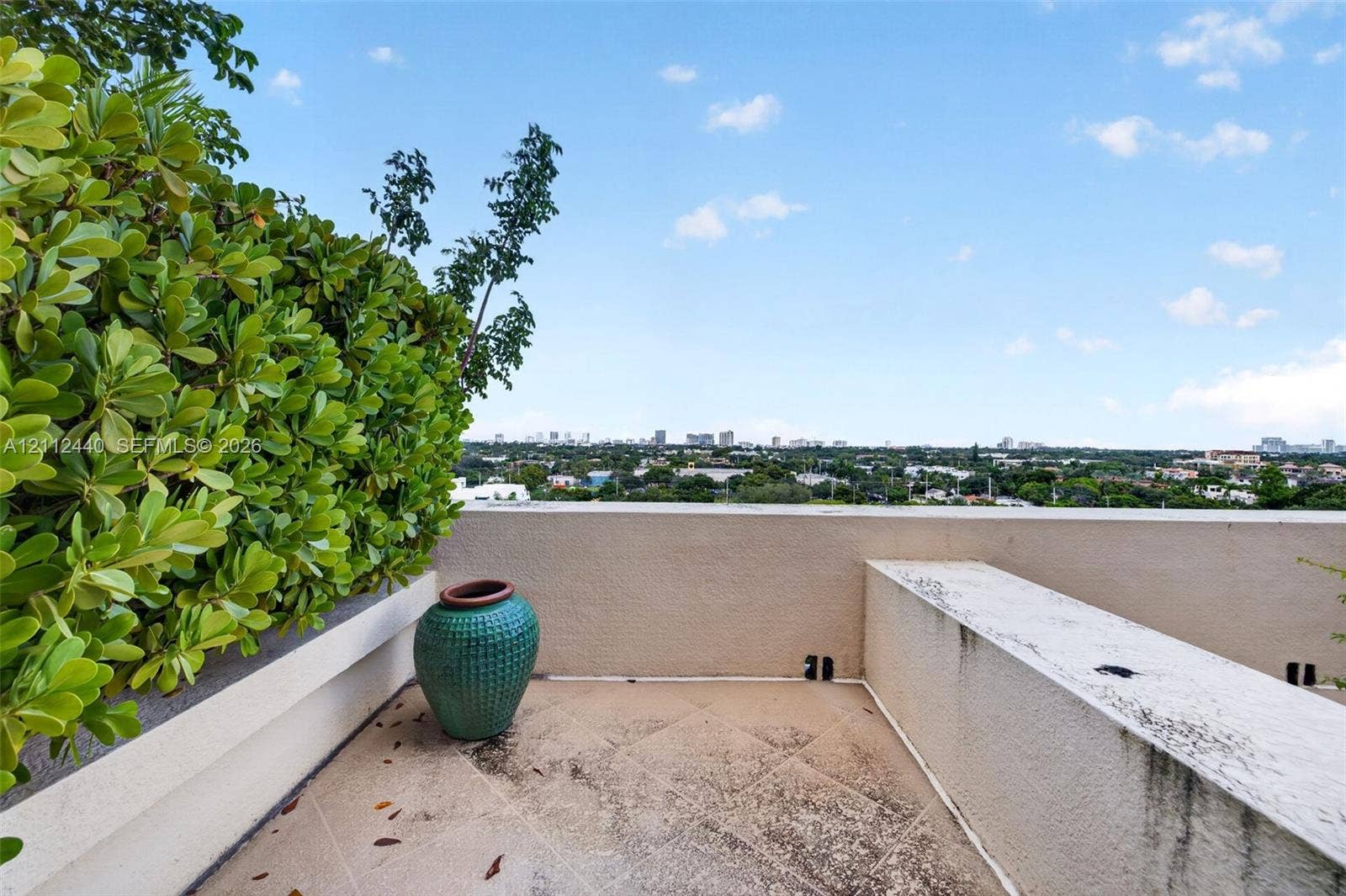 110 N Federal Highway, #914, Fort Lauderdale, FL 33301 Primary bedroom oversized terrace featuring concrete flooring, built-in planter boxes, and stucco perimeter walls