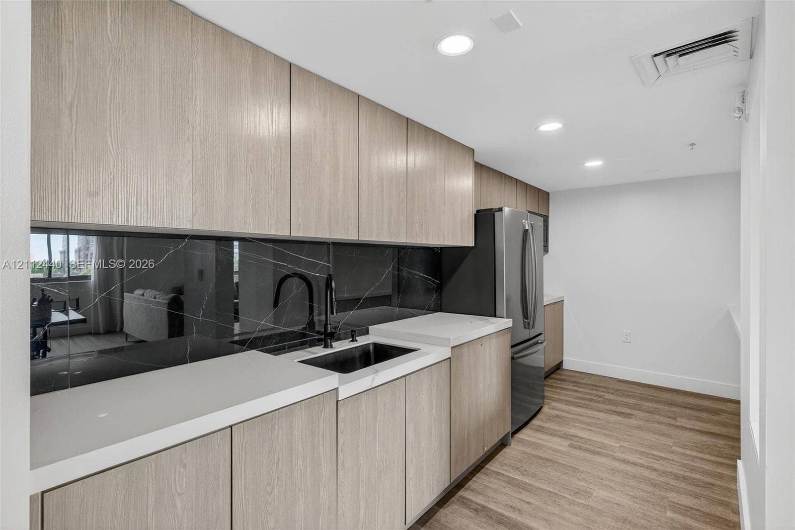 110 N Federal Highway, #914, Fort Lauderdale, FL 33301 Community Room Kitchen