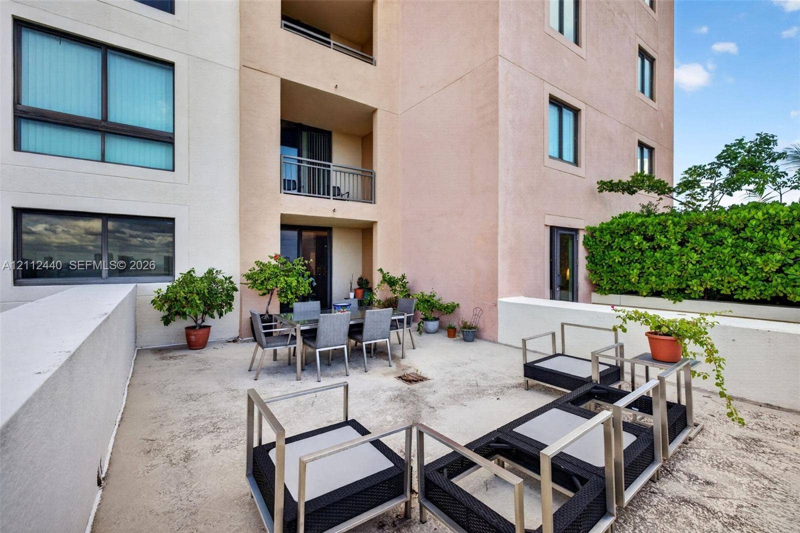110 N Federal Highway, #914, Fort Lauderdale, FL 33301 Expansive outdoor terrace featuring concrete flooring, a covered recessed area, and low-profile concrete perimeter walls