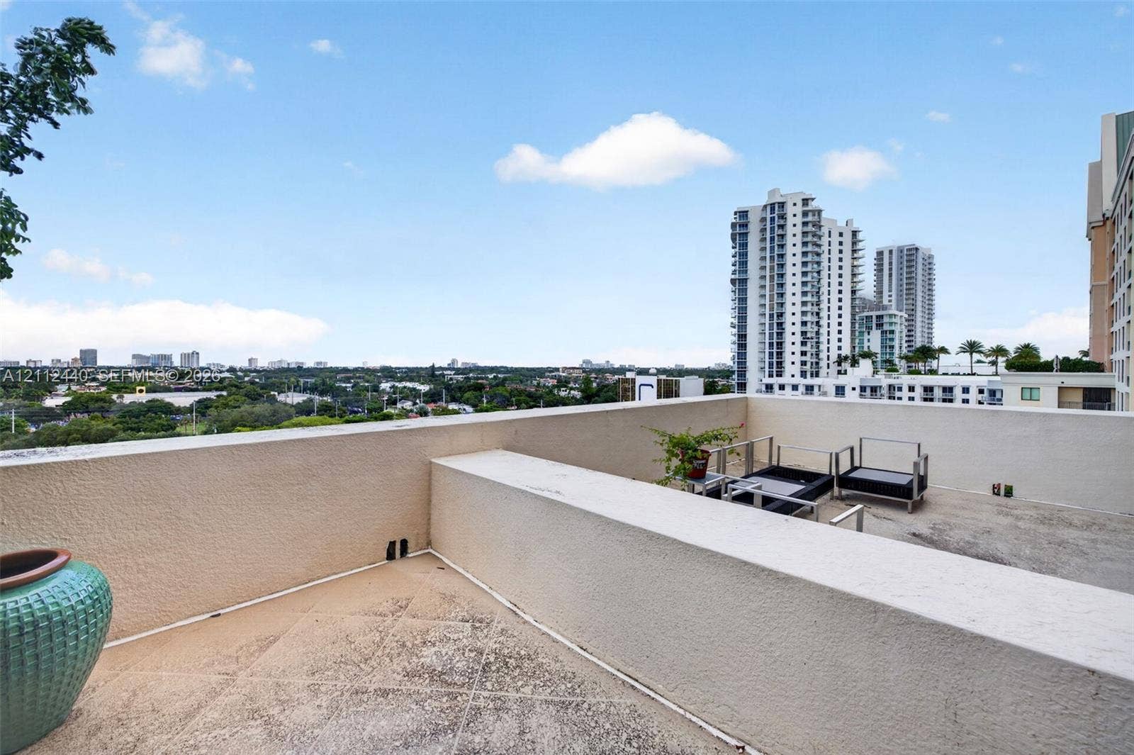 110 N Federal Highway, #914, Fort Lauderdale, FL 33301 Open-air rooftop terrace featuring concrete tile flooring and a stucco parapet wall