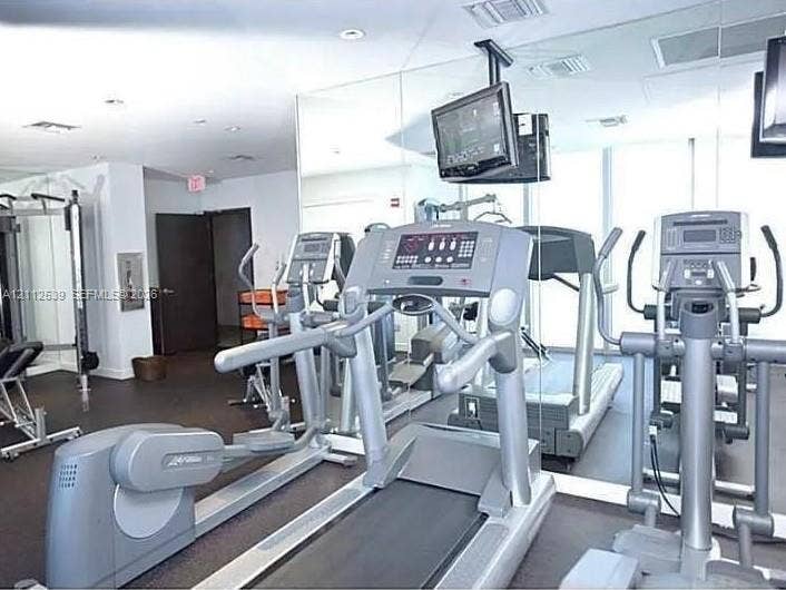17315 Collins Avenue, #705, Sunny Isles Beach, FL 33160 Fitness center featuring floor-to-ceiling mirrored walls, recessed lighting, and rubberized flooring