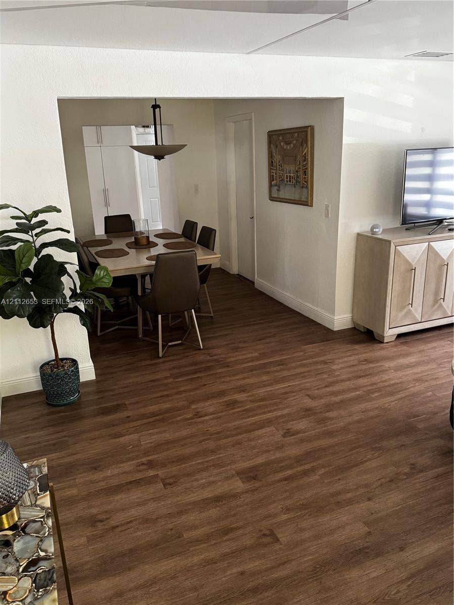 2040 NW 14th Street, Miami, FL 33125 Photo 5