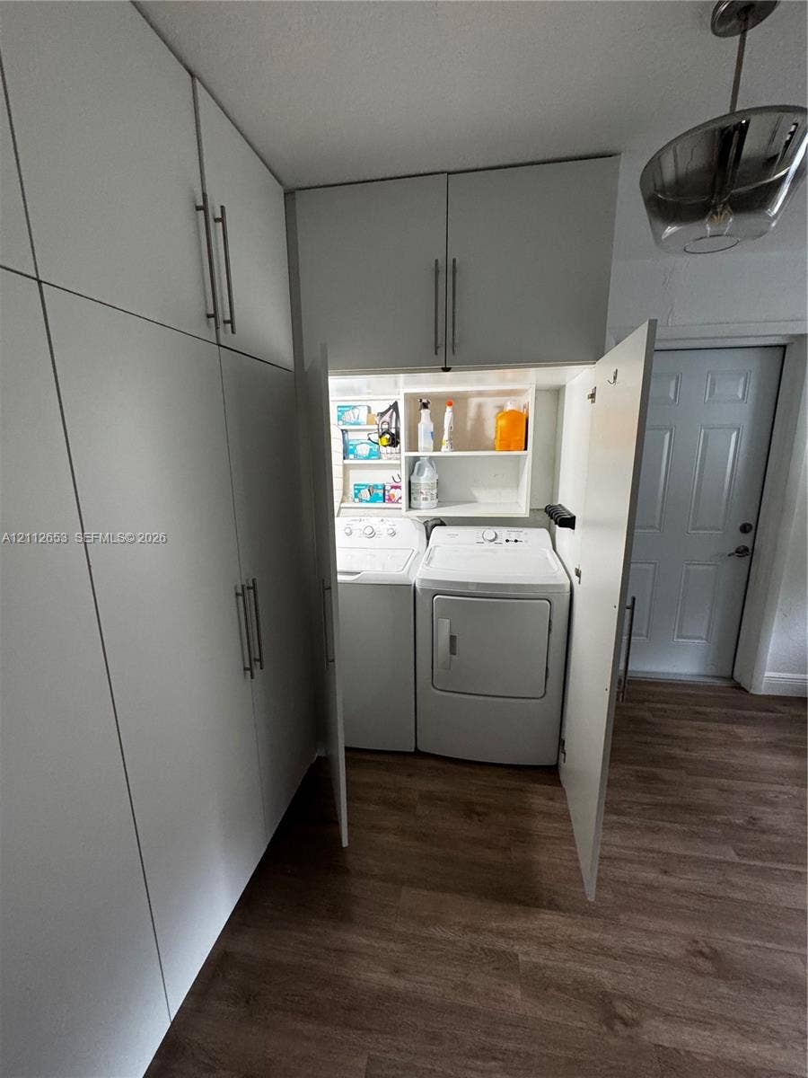 2040 NW 14th Street, Miami, FL 33125 Photo 11