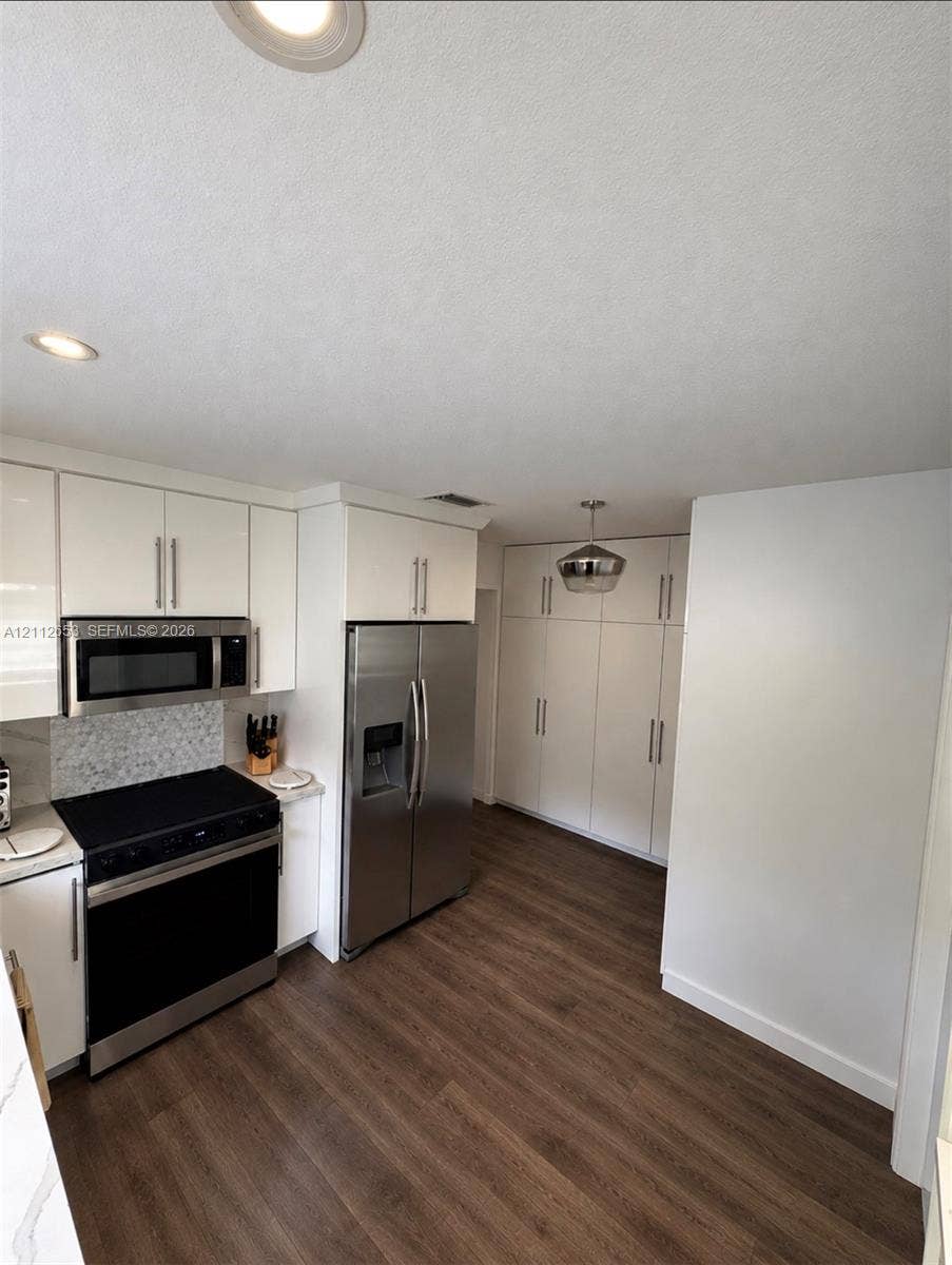 2040 NW 14th Street, Miami, FL 33125 Photo 9