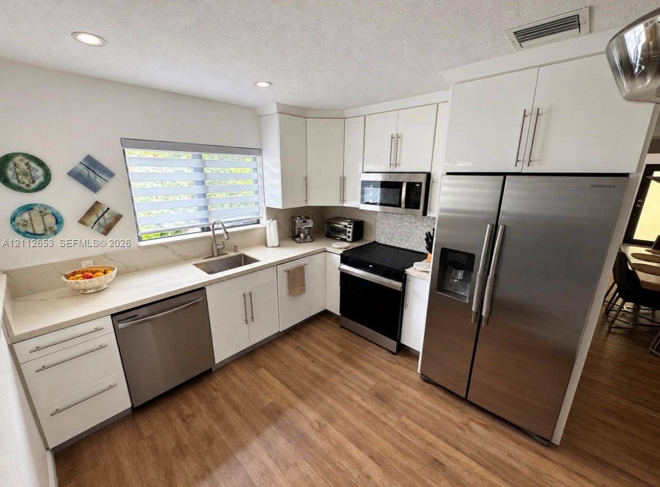 2040 NW 14th Street, Miami, FL 33125 Photo 8