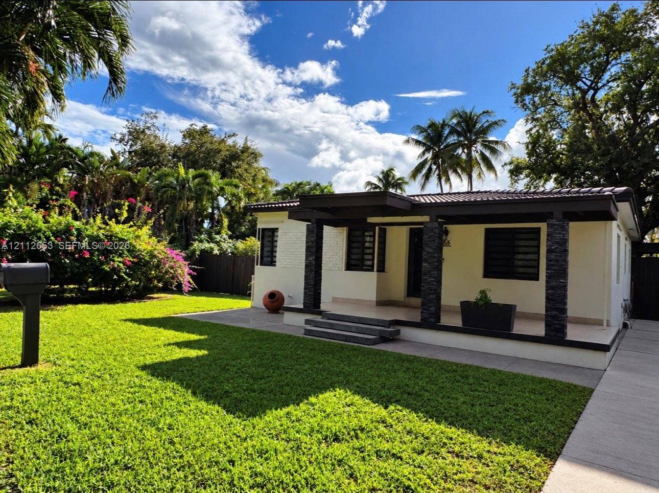 2040 NW 14th Street, Miami, FL 33125 Photo 2