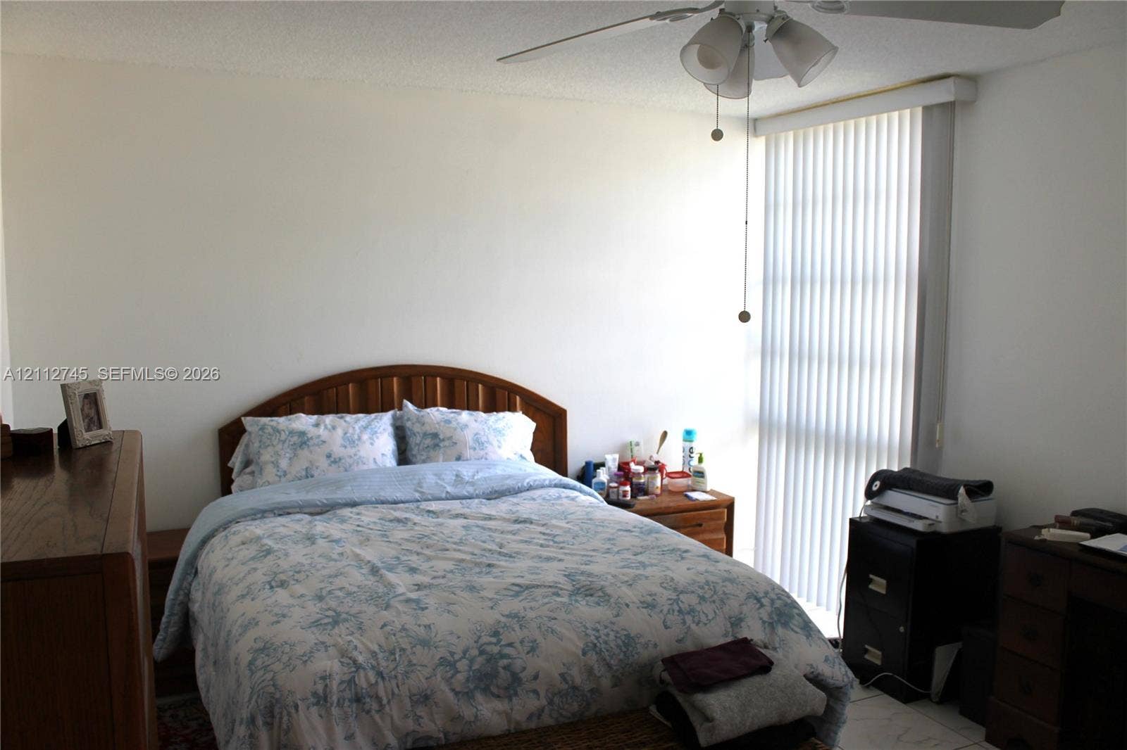 20500 W Country Club Drive, #202, Aventura, FL 33180 Room featuring vertical window blinds and a ceiling-mounted light fixture with a fan