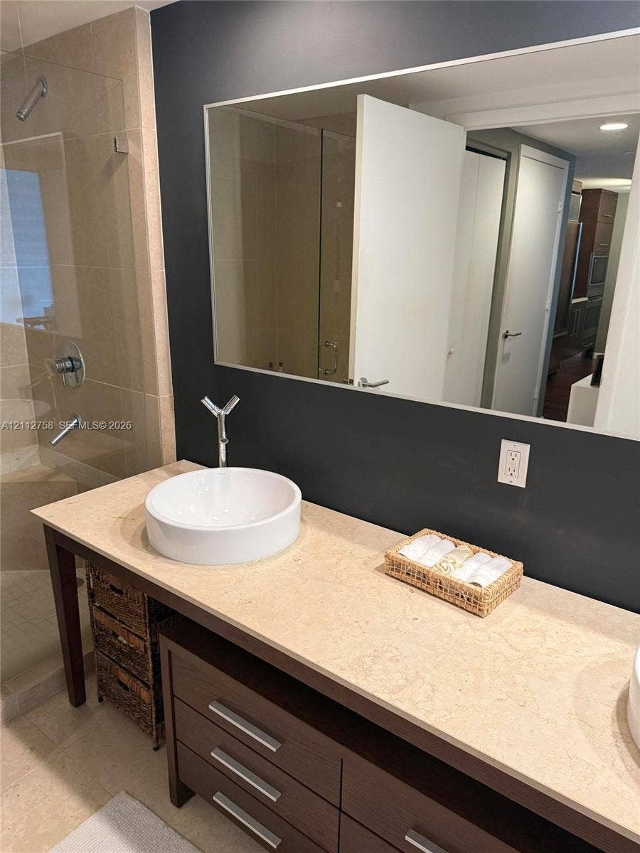 475 Brickell Avenue, #2011, Miami, FL 33131 Photo 11