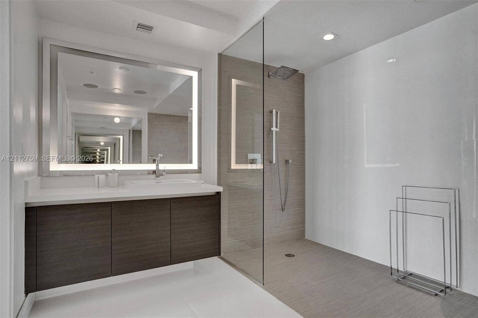 330 Sunny Isles Boulevard, #5-2207, Sunny Isles Beach, FL 33160 Photo 16