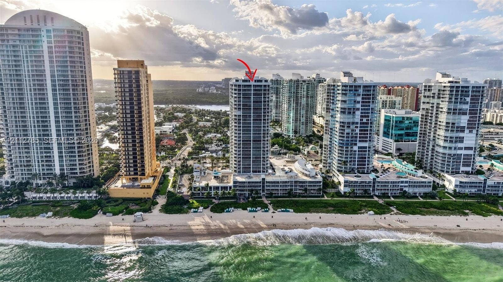 16425 Collins Avenue, #2016, Sunny Isles Beach, FL 33160 High-rise residential tower featuring direct oceanfront positioning and exterior balconies