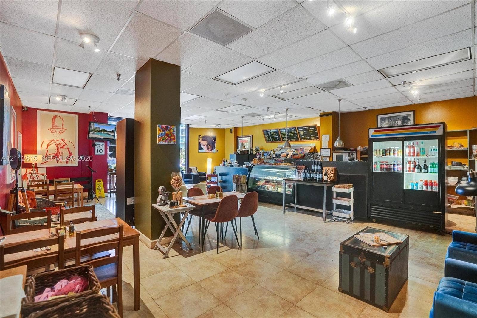 20281 E Country Club Drive, #615, Aventura, FL 33180 Cafe in the building