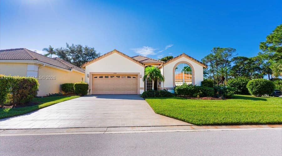 Property photo for 1528 SE Holyrood Lane, Port St Lucie, FL