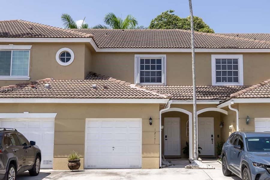 Property photo for Pembroke Pines, FL
