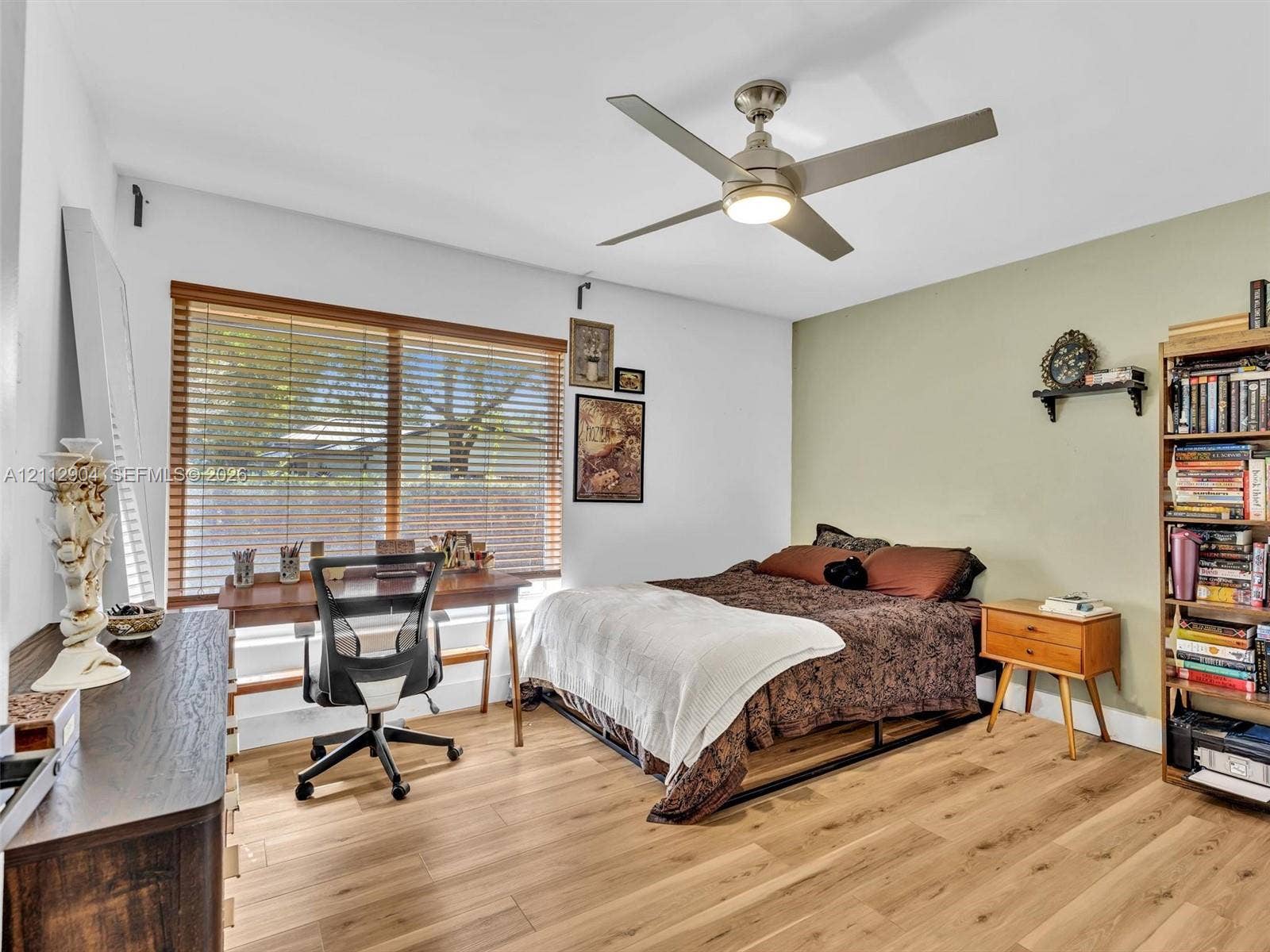 76 Forest Circle, Cooper City, FL 33026 Wood-finish flooring, ceiling fan with integrated lighting, and horizontal window blinds