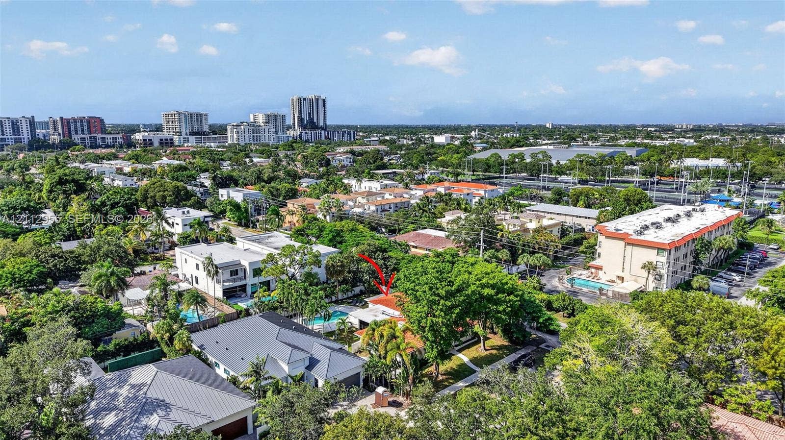 549 NE 12th Avenue, Fort Lauderdale, FL 33301 Aerial perspective of a property featuring a swimming pool, mature canopy trees, and a low-pitch roofline within a dense residential setting