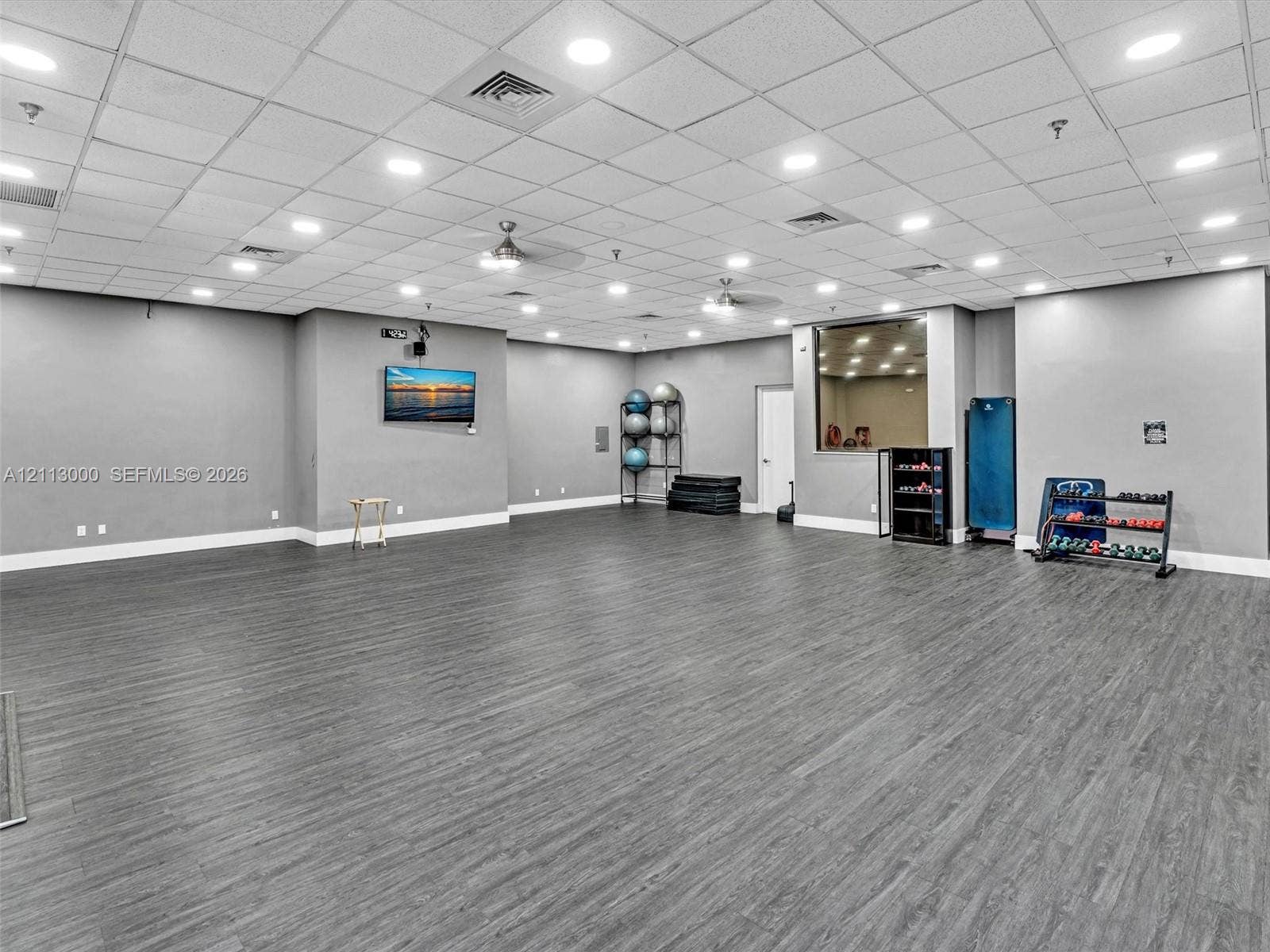 10860 La Salinas Circle, Boca Raton, FL 33428 Expansive multipurpose space featuring wood-finish flooring, recessed lighting, drop ceiling, and integrated ceiling fans