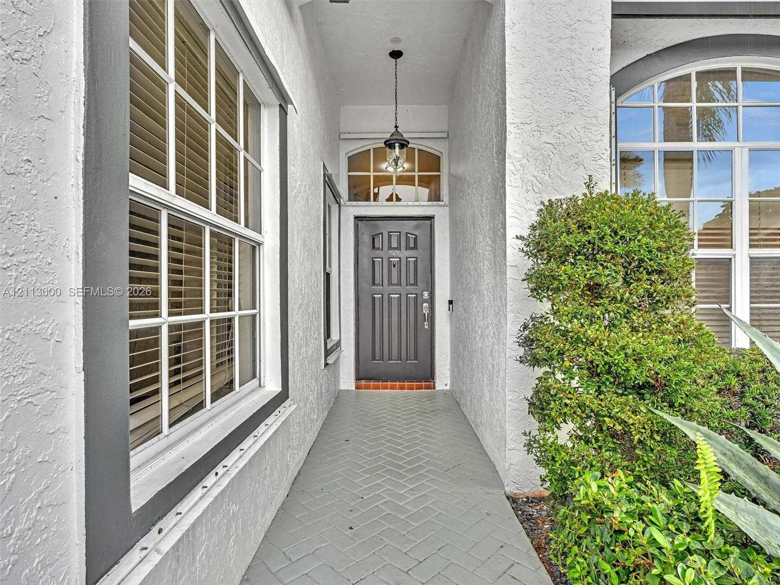 10860 La Salinas Circle, Boca Raton, FL 33428 Large-format neutral tile flooring, recessed ceiling lighting, central ceiling fan, and expansive sliding glass doors