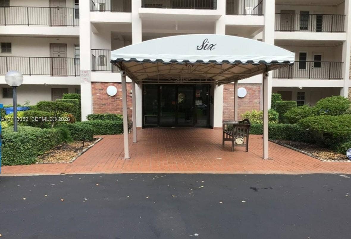 2751 N Palm Aire Drive, #102, Pompano Beach, FL 33069 Photo 2