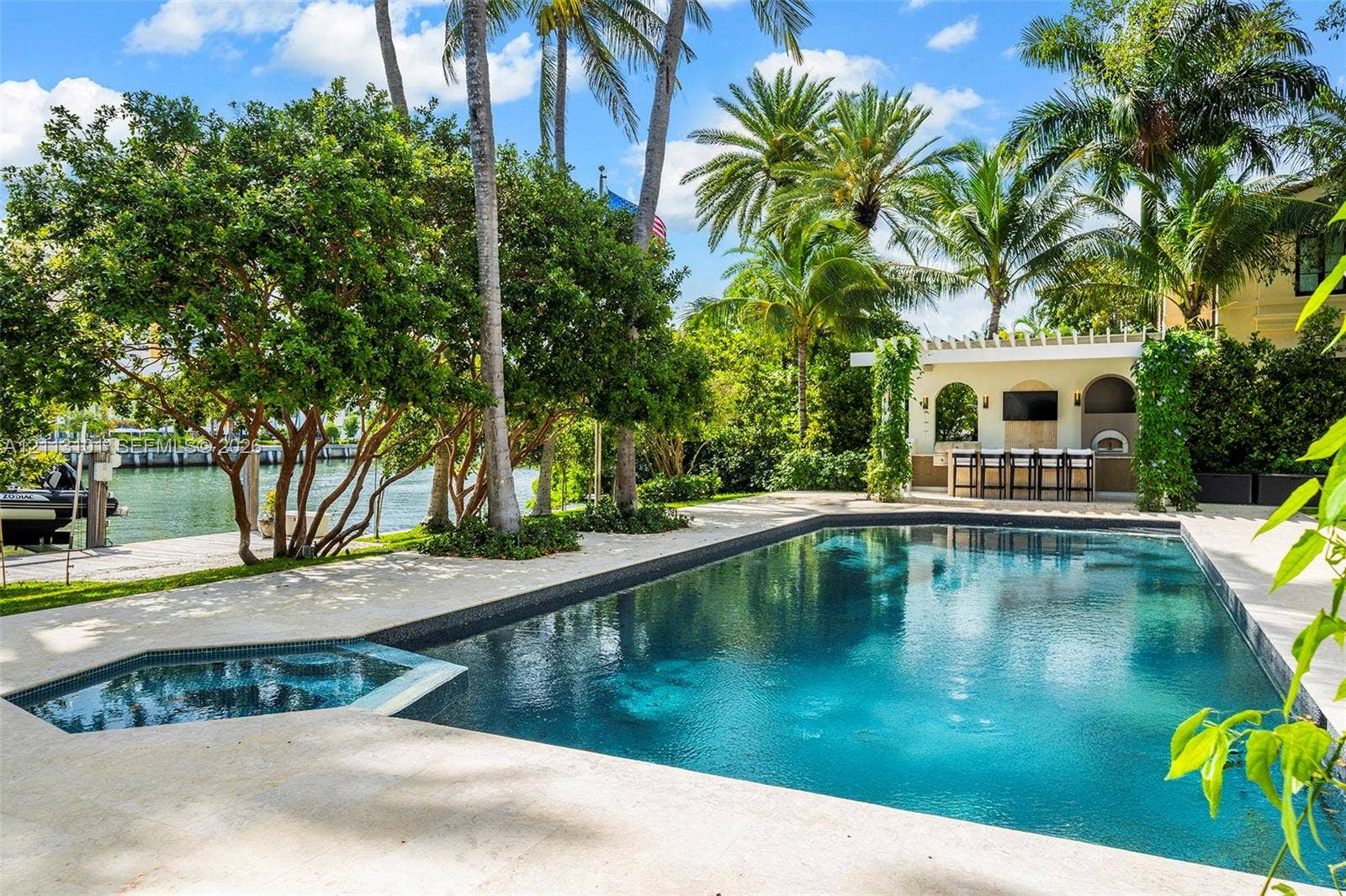 3681 Flamingo Drive, Miami Beach, FL 33140 Photo 18