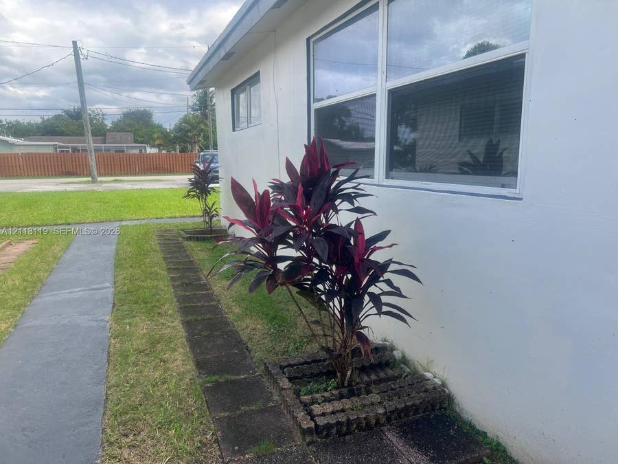 Property photo for 618 SW 4th Avenue, Hallandale Beach, FL