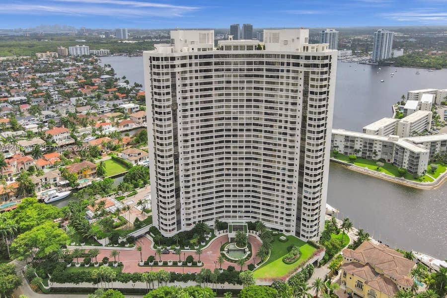 Property photo for 1000 W Island Boulevard, #2210, Aventura, FL