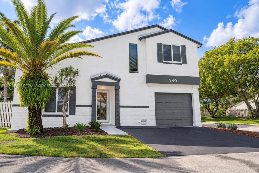 Property photo for 940 Cumberland Terrace, Davie, FL