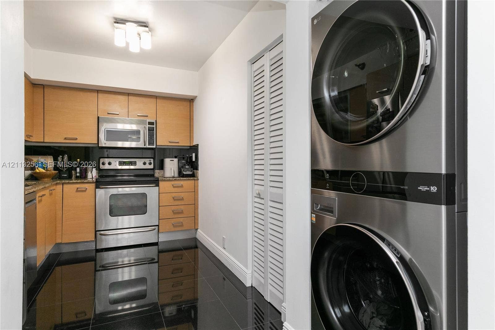3300 NE 191st Street, #1514, Aventura, FL 33180 Newer washer and dryer