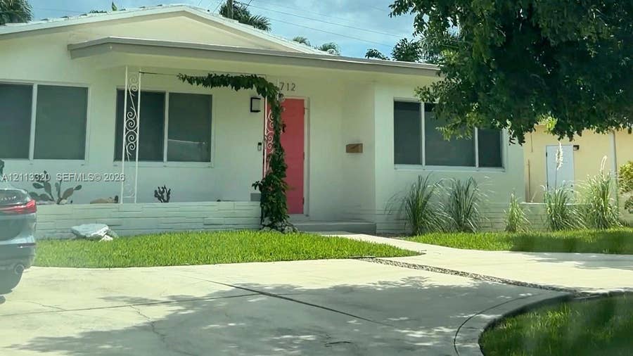 Property photo for 712 NE 25th Avenue, Pompano Beach, FL