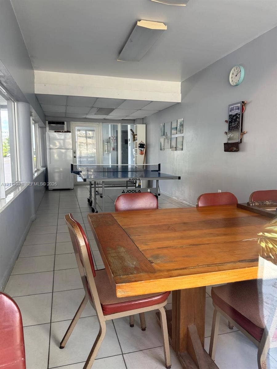Hallandale Beach, FL 33009 Large community room.