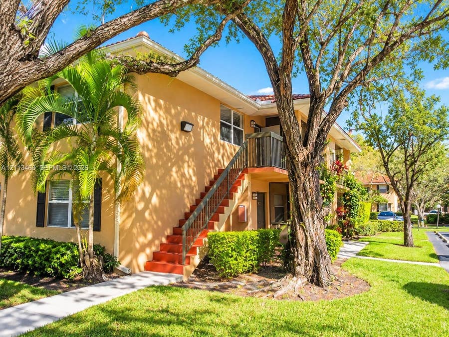 Property photo for Pembroke Pines, FL