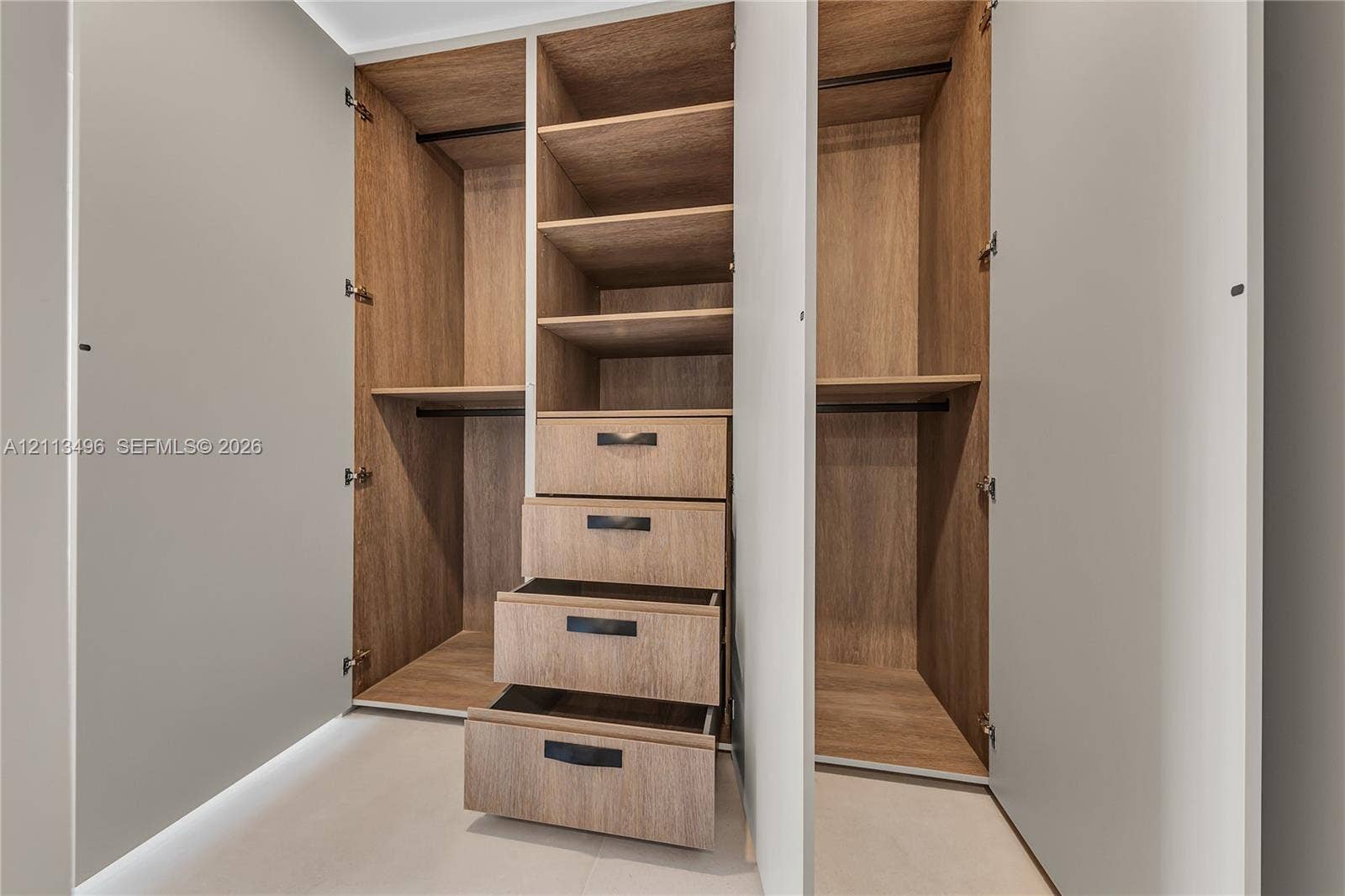 3535 S Ocean Drive, #1003, Hollywood, FL 33019 GUEST BEDROM EUROPEAN CLOSET