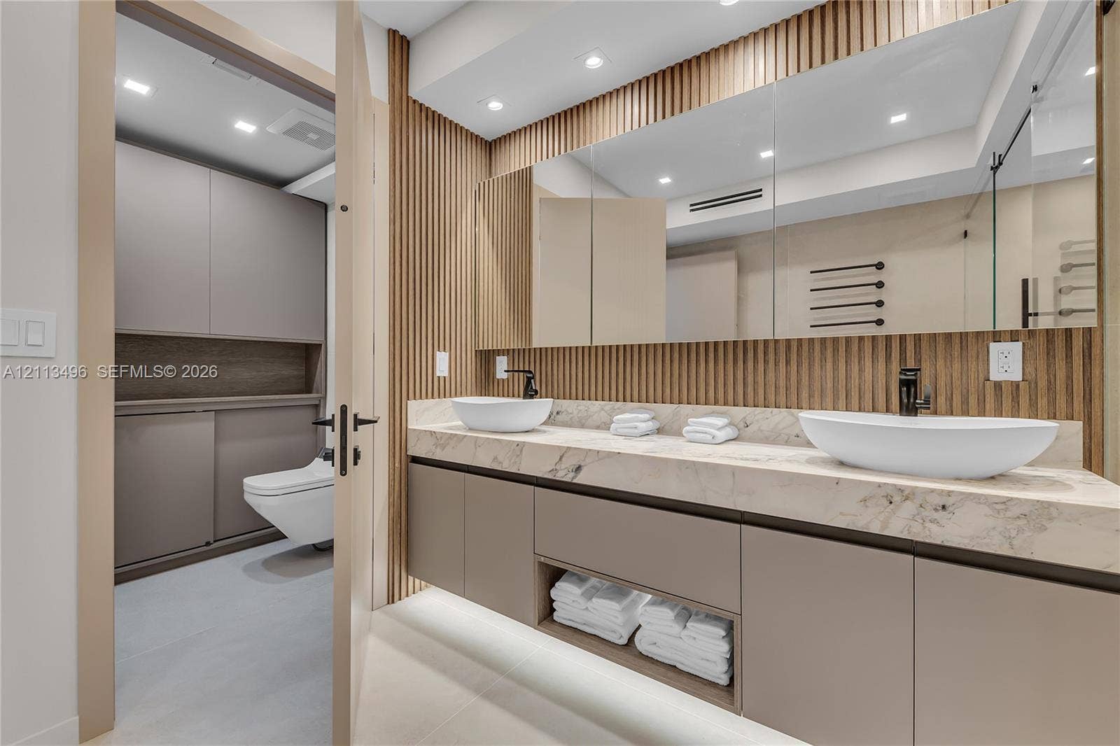 3535 S Ocean Drive, #1003, Hollywood, FL 33019 MASTER BATHROOM WITH SEPARATE TOILET ROOM