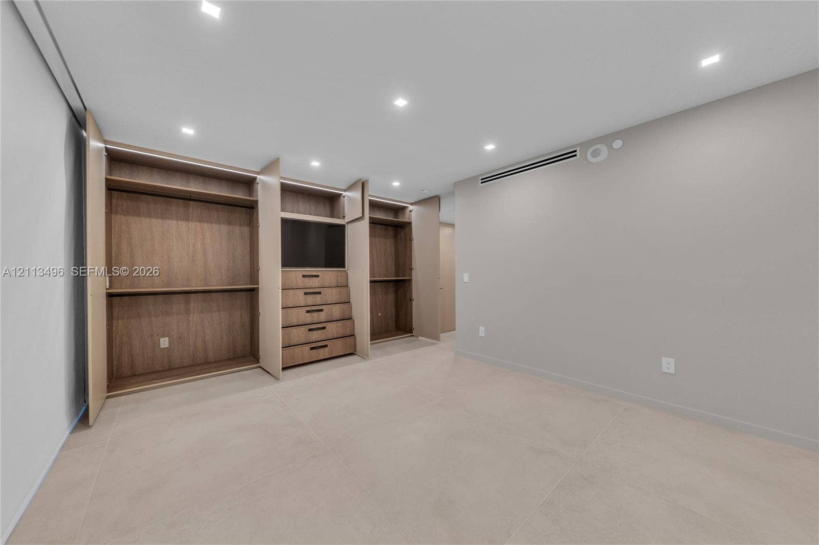 3535 S Ocean Drive, #1003, Hollywood, FL 33019 MASTER BEDROOM EUROPEAN CLOSET