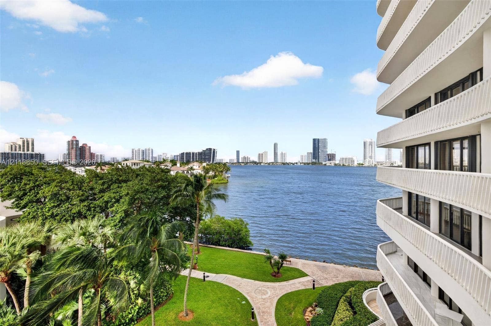 3000 Island Boulevard, #505, Aventura, FL 33160 Photo 9