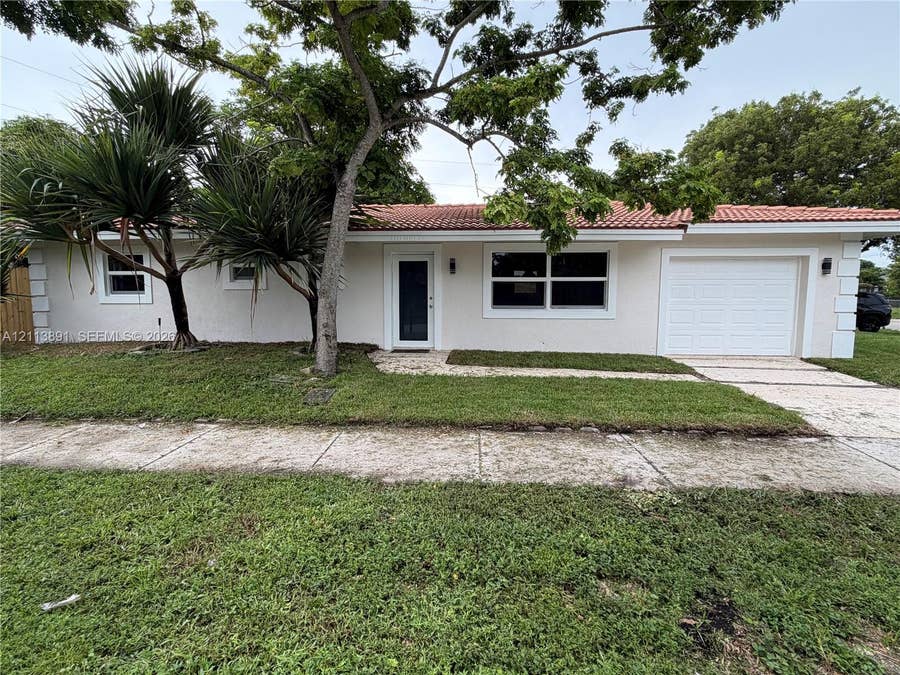 Property photo for 110 NE 17th Court, Pompano Beach, FL