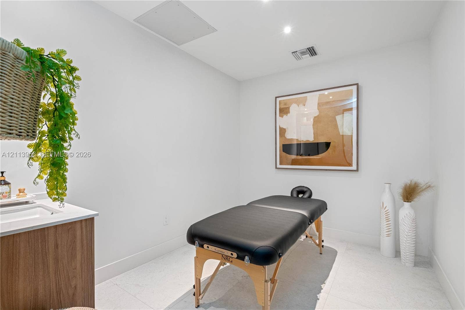 16395 Biscayne Boulevard, #1223, North Miami Beach, North Miami Beach, FL 33160 Zen Suite - Massage Therapy - Spa