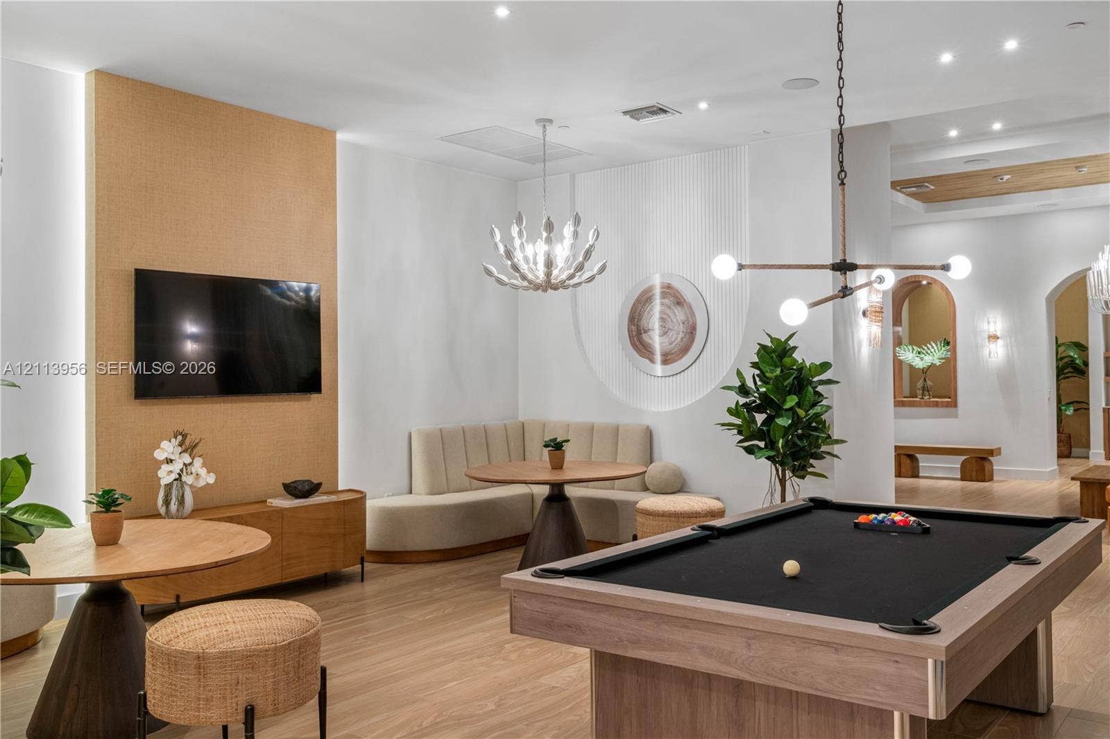 16395 Biscayne Boulevard, #1223, North Miami Beach, North Miami Beach, FL 33160 Social Lounge