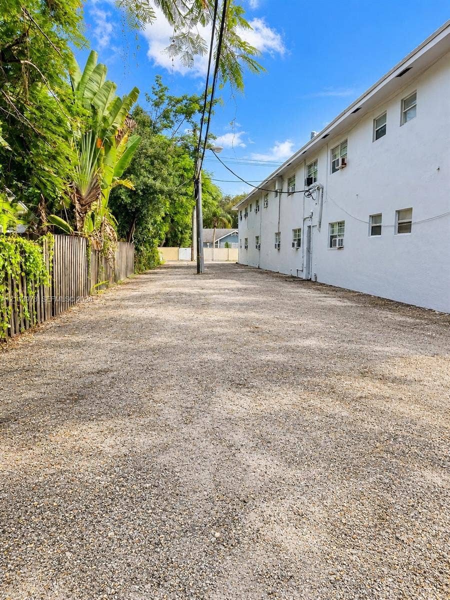 626 SW 14th Avenue, #110, Fort Lauderdale, Fort Lauderdale, FL 33312 Lots of Guest Parking