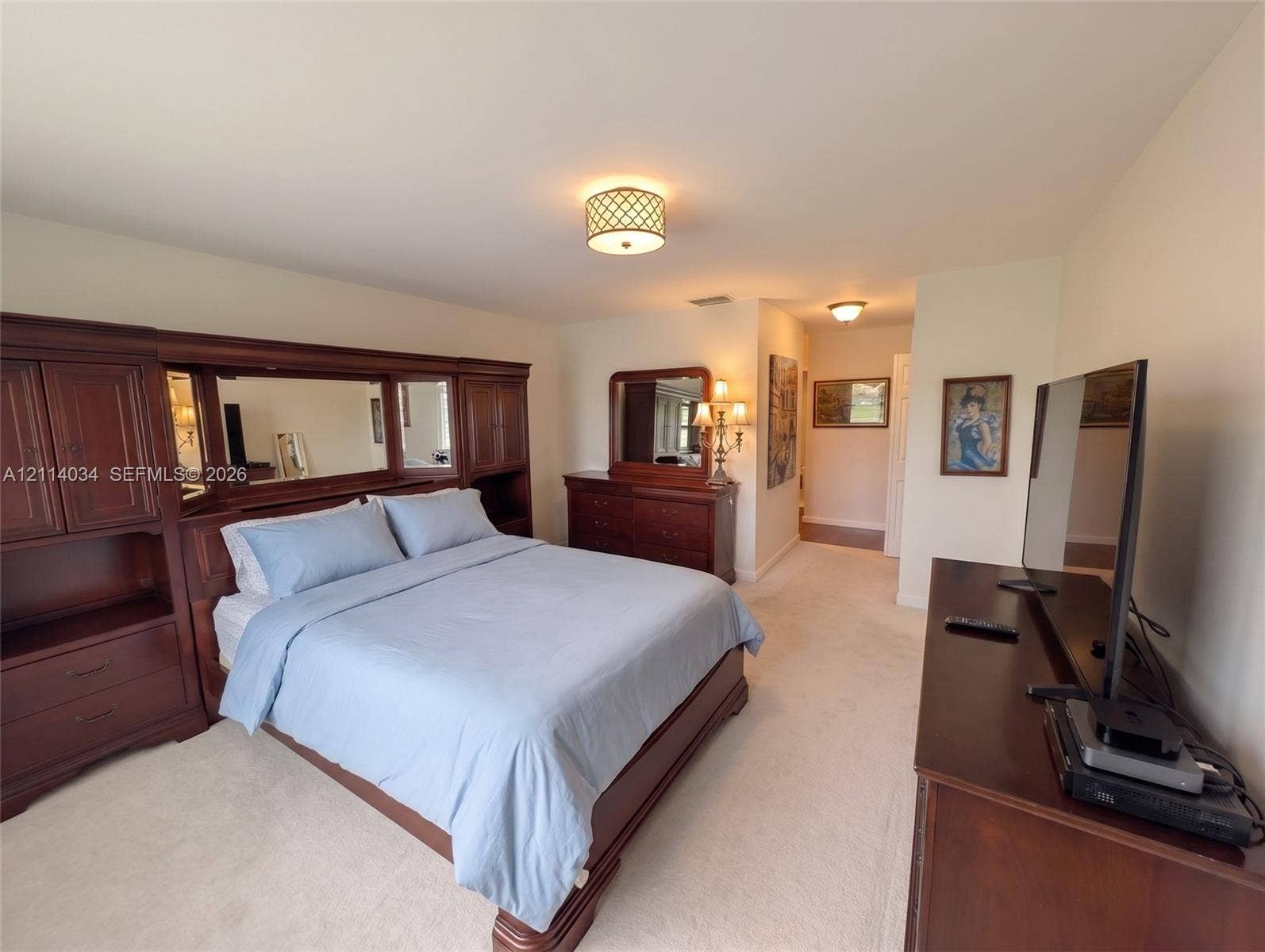 8460 Casa Del Lago, #H, Boca Raton, Boca Raton, FL 33433 Neutral wall palette with overhead drum lighting