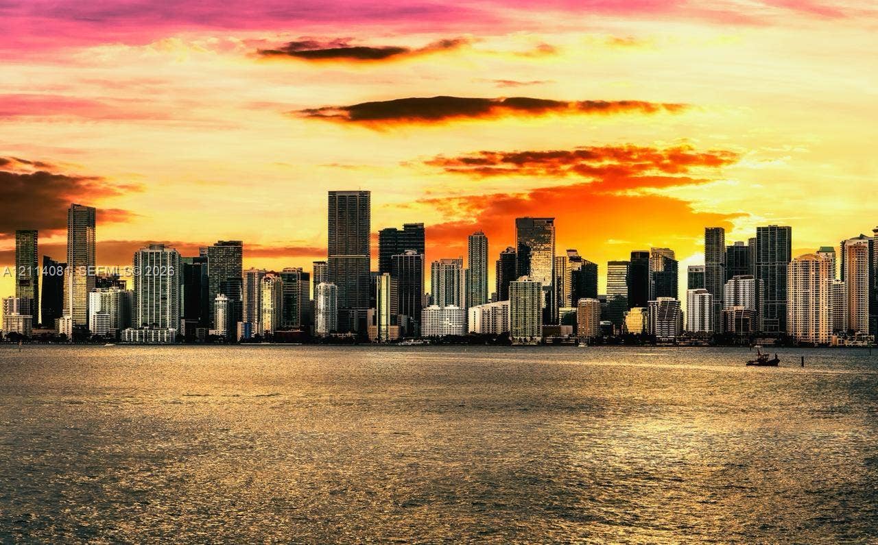 185 SW 7th Street, #3609, Miami, Miami, FL 33130 Panoramic urban skyline featuring high-rise architecture and expansive waterfront exposure