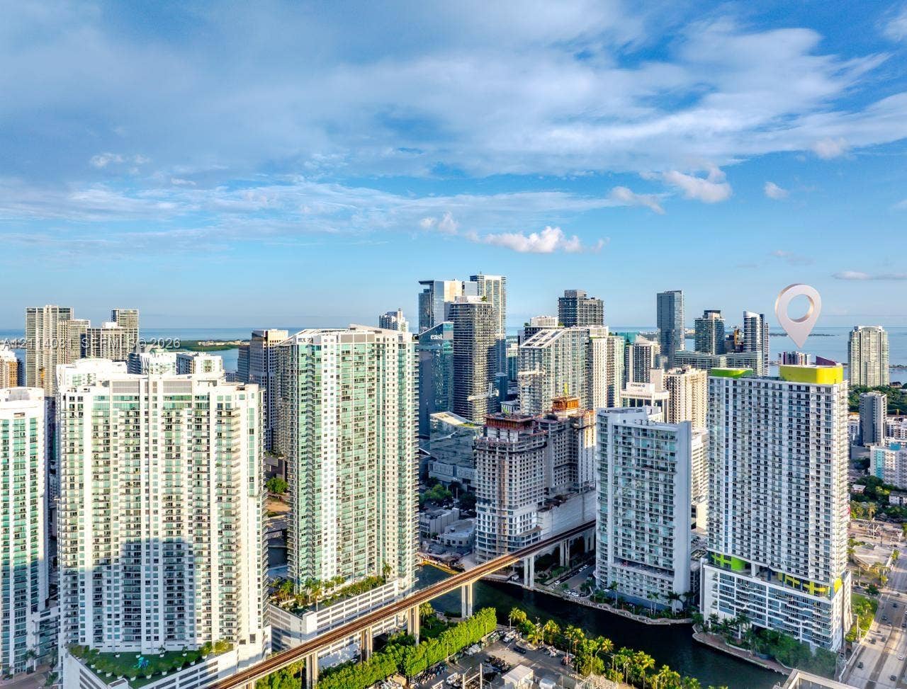 185 SW 7th Street, #3609, Miami, Miami, FL 33130 High-rise metropolitan location featuring expansive cityscape panoramas and proximity to coastal waters