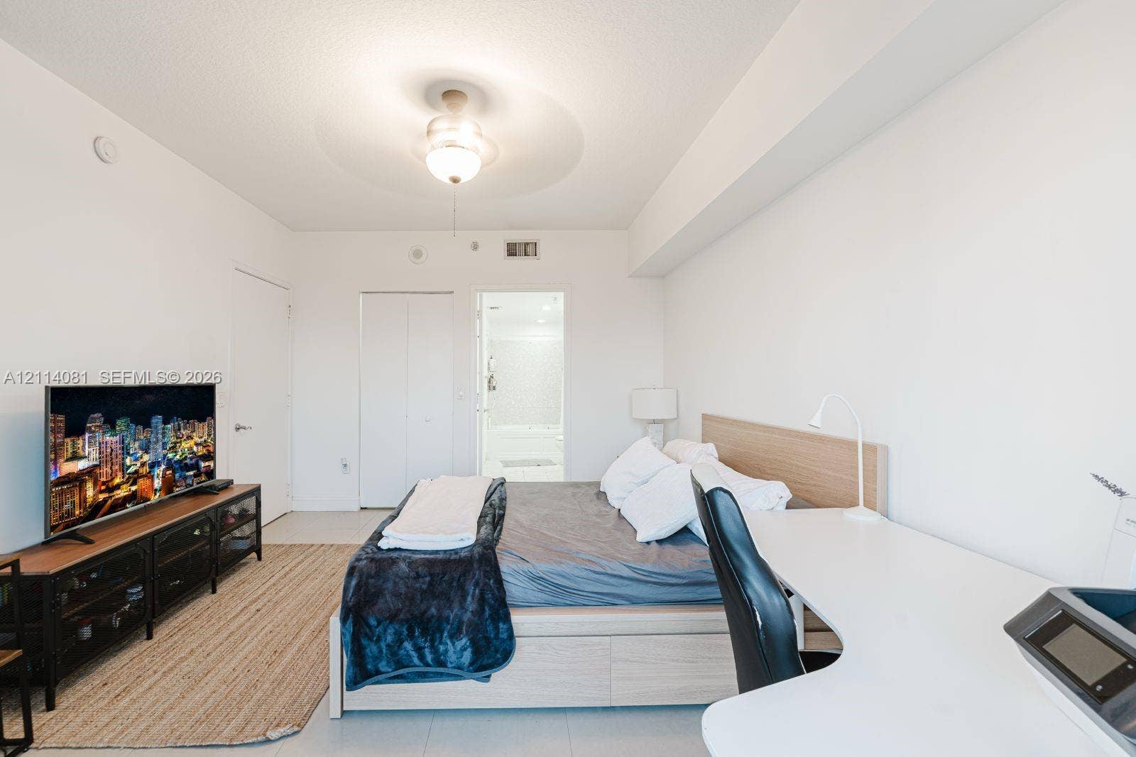 185 SW 7th Street, #3609, Miami, Miami, FL 33130 Neutral-toned interior featuring smooth-finish ceilings, recessed lighting, and a ceiling fan with integrated light fixture