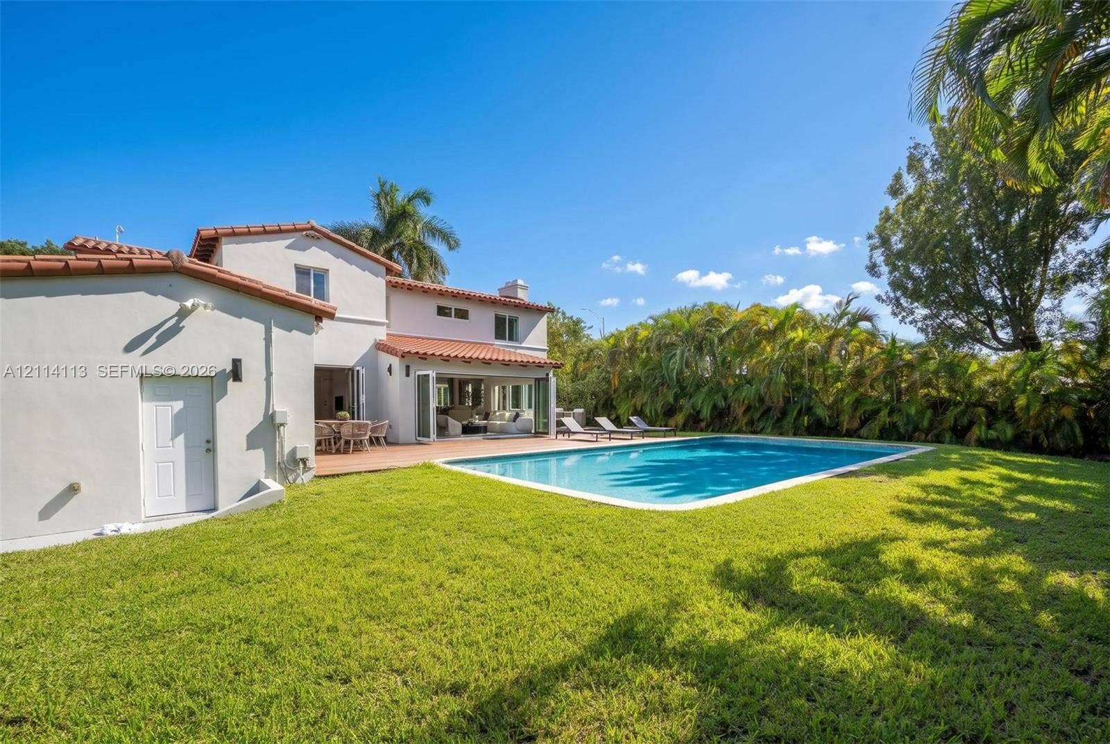 5386 Alton Road, Miami Beach, FL 33140 Large corner lot allowing generous grass lawn